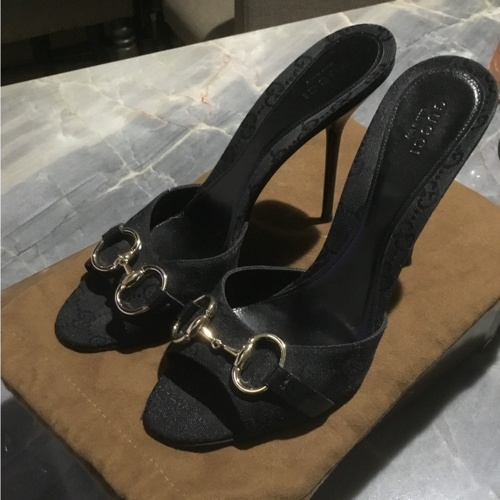Used Gucci heels with buckle
